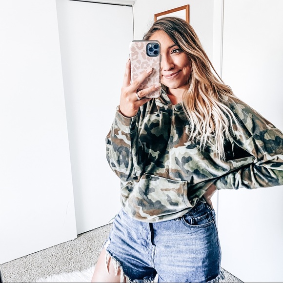 American Eagle Outfitters Tops - American Eagle camo sweatshirt